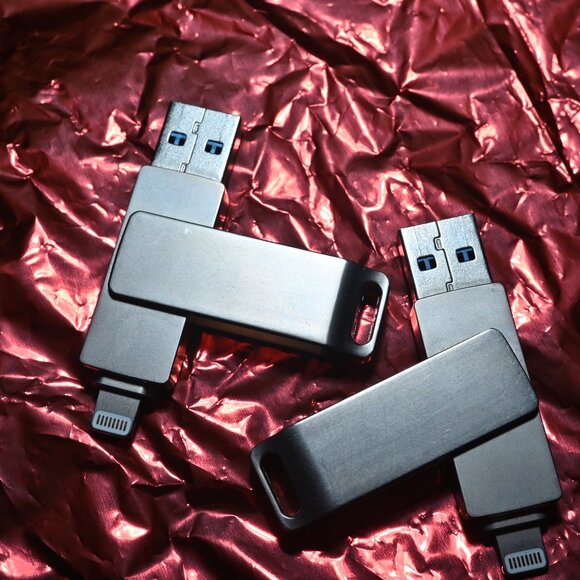 2x iDissk USB 3.0 128GB Flash Drive with Lightning Port - Picture 5 of 5